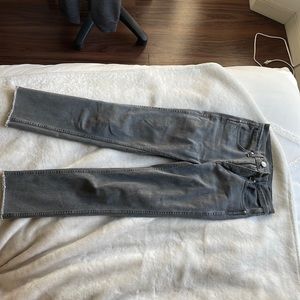 Barely worn rag and bone gray jeans! Super stylish